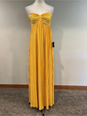 NWT Lulu's Strapless Pleated Maxi Dress in Mustard Gold size medium